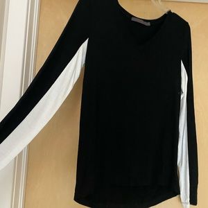 Feel the Piece ladies long sleeve shirt size M/L